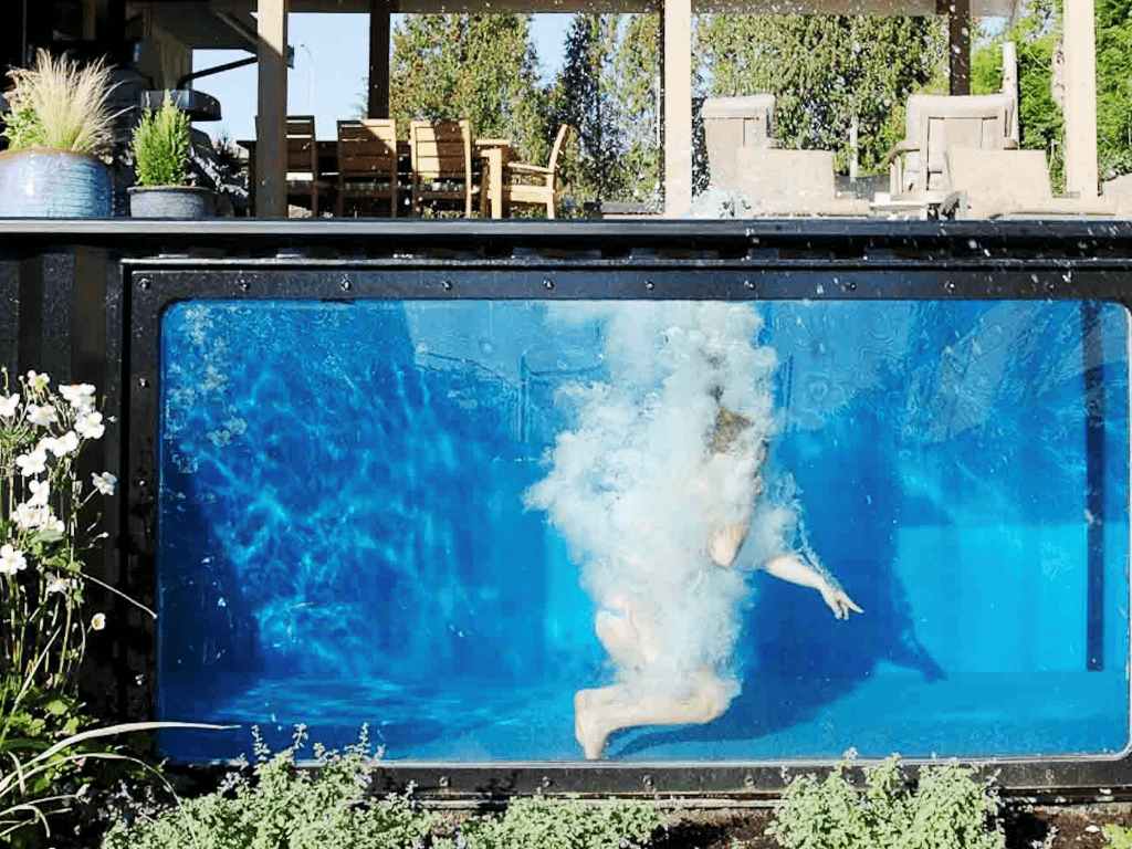 Акриловое стекло в бассейне