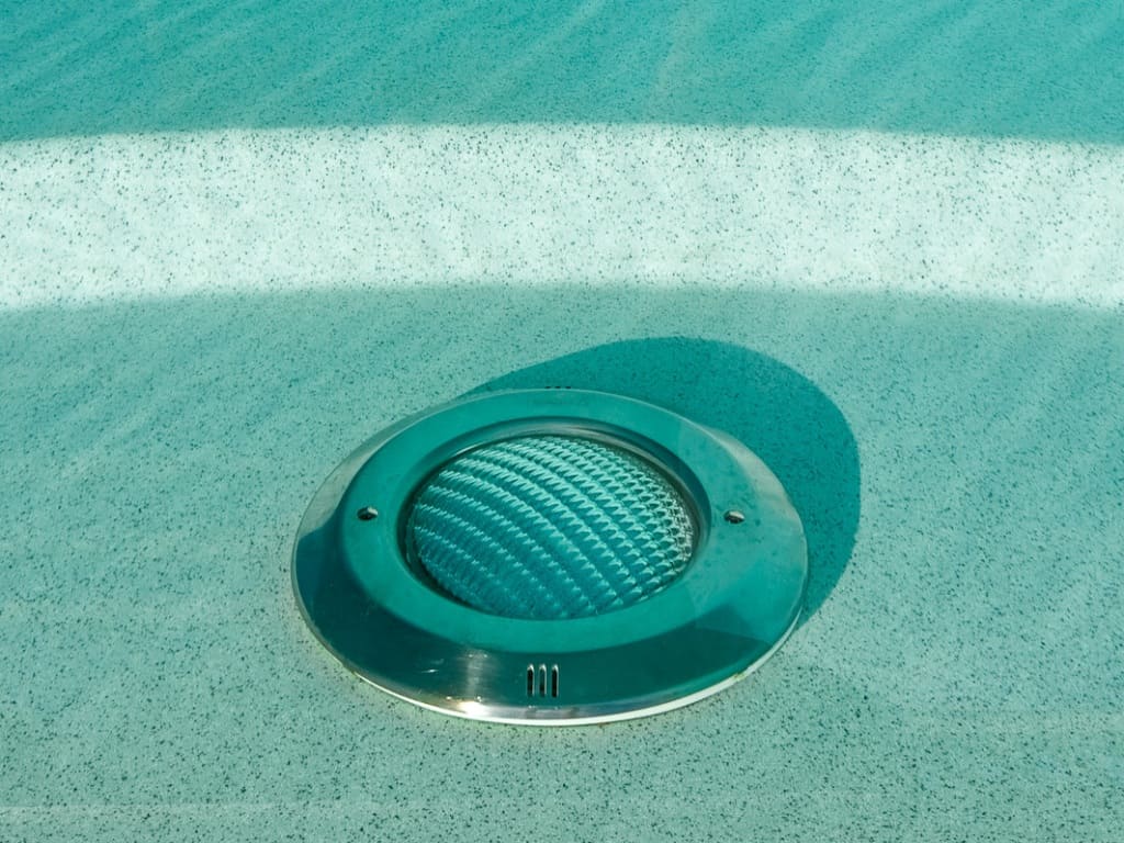 Прожектор для бассейна