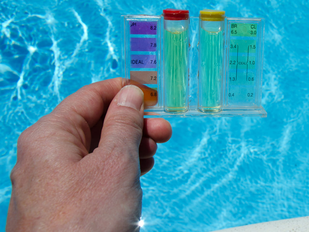 Замер уровня pH воды и содержание свободного хлора